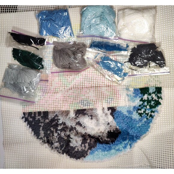 Caron 4784 Lone Wolf Latch Hook Kit PARTIALLY COMPLETED + SUPPLIES TO FINISH - Picture 11 of 11